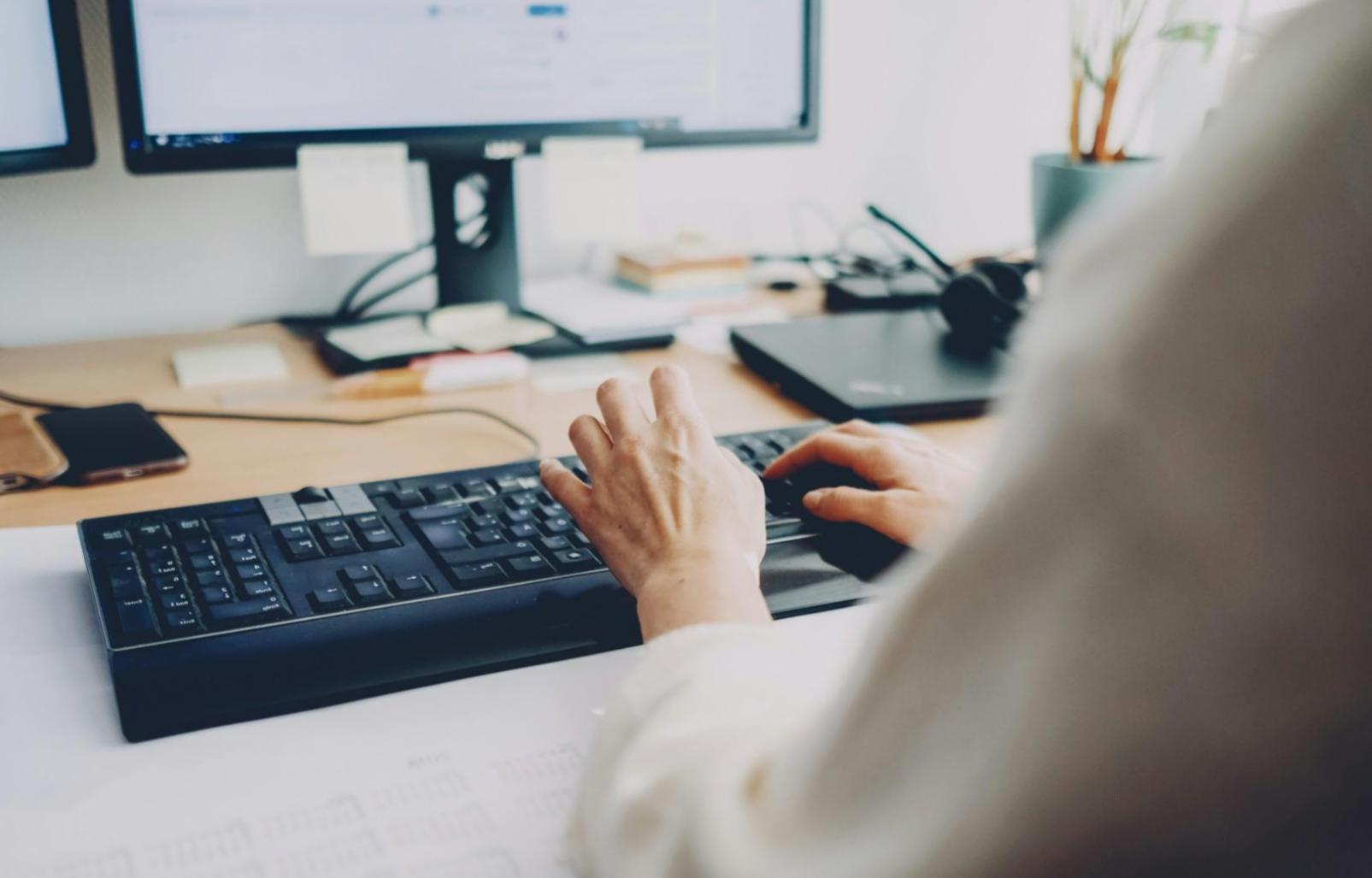 Workshop-Situation mit Finanzunterlagen